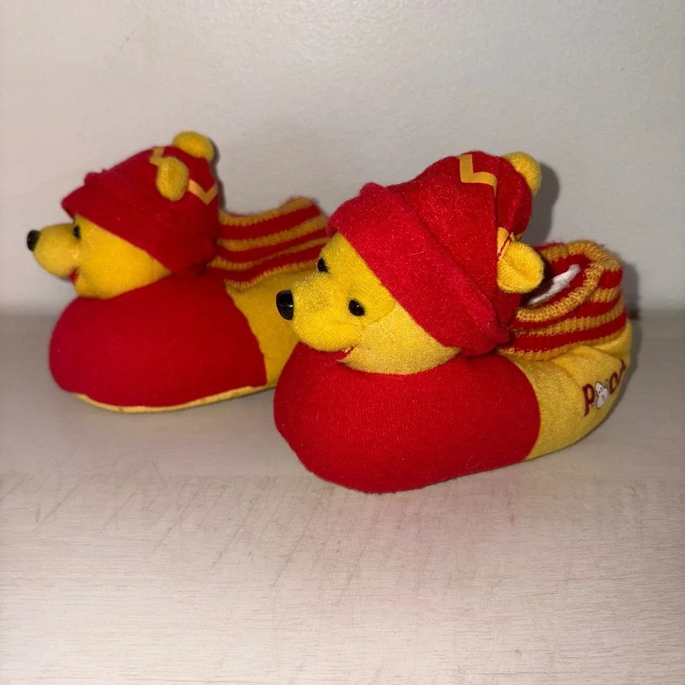 Disney Winnie the Pooh Slippers Plush Character Red Hat Kids Size 3-4 VTG‎